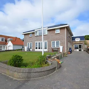 Anne's Family With Private Parking Ferienhaus