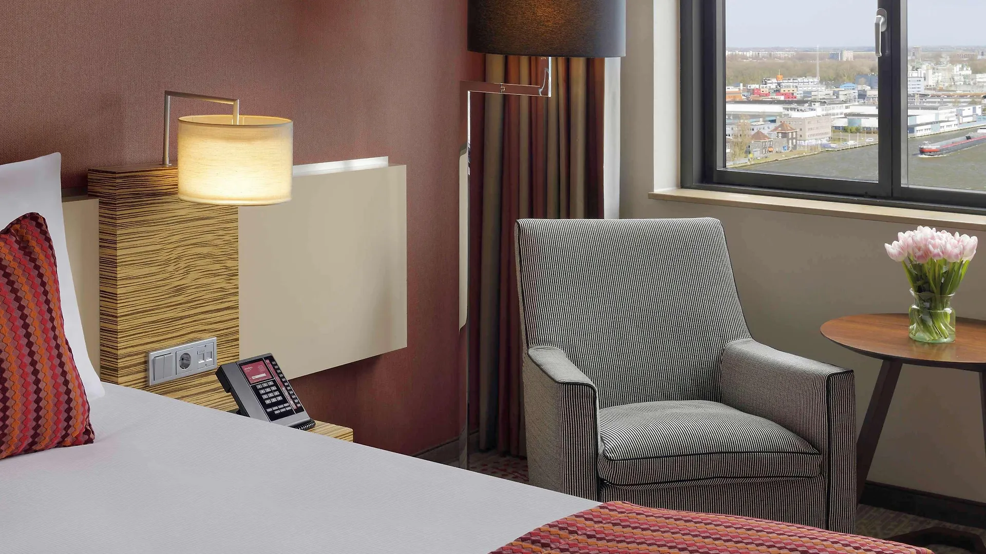 Mövenpick Hotel Amsterdam City Centre