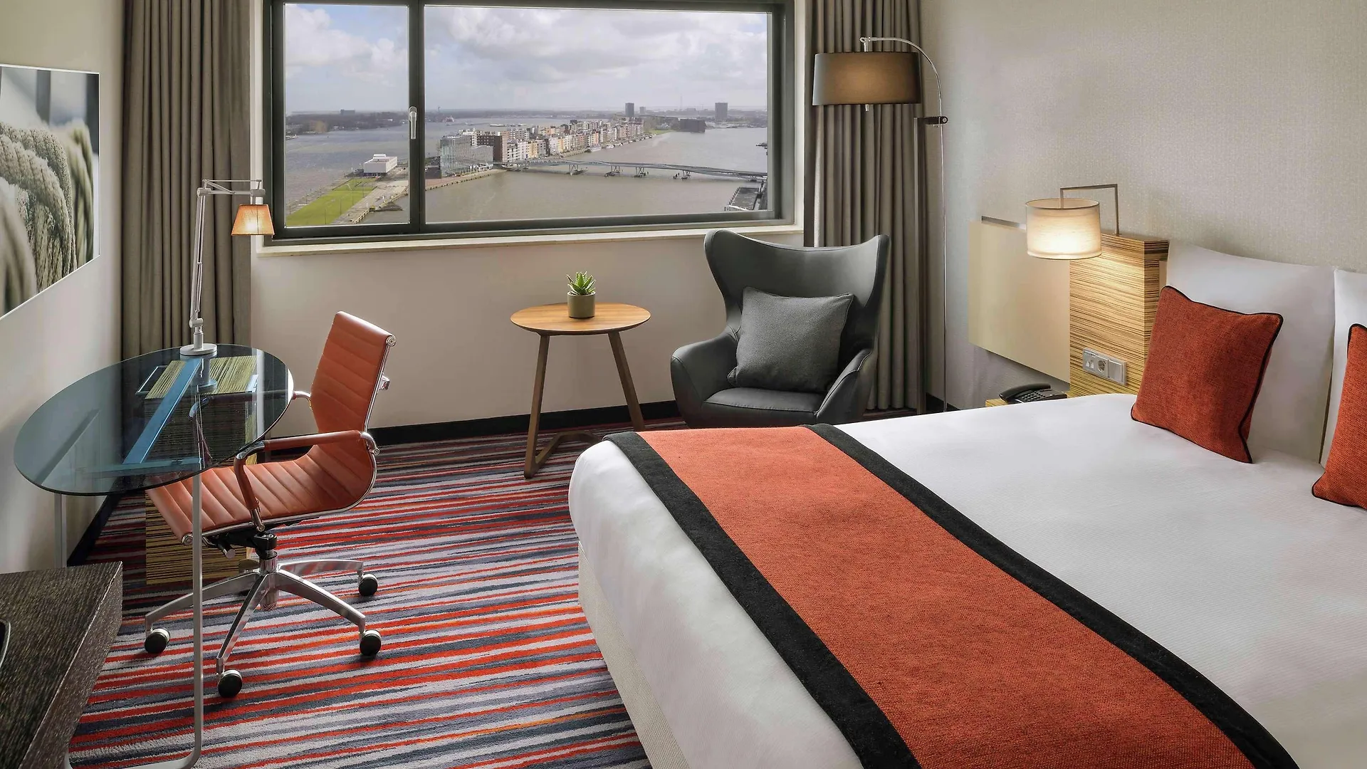 Moevenpick Hotel Amsterdam City Centre