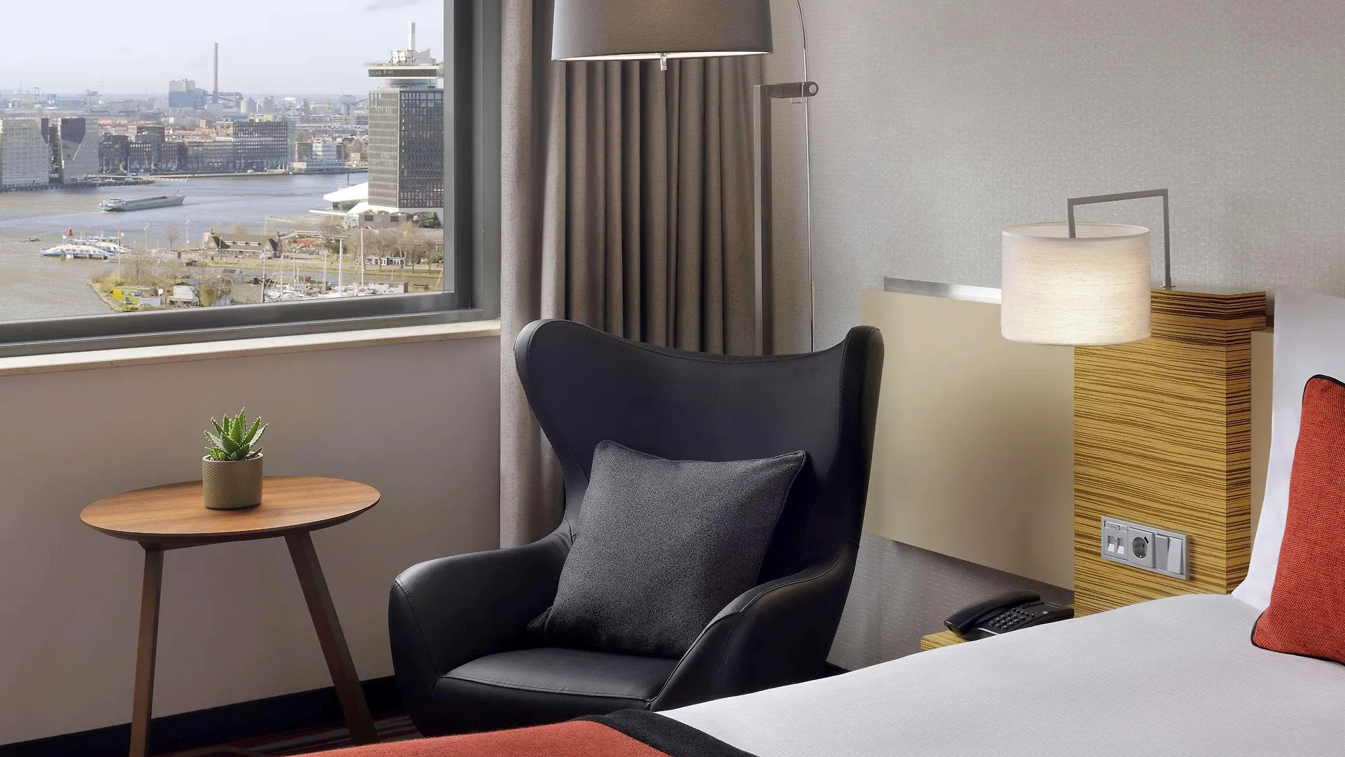 Moevenpick Hotel Amsterdam City Centre